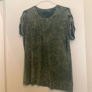 Torrid Olive Green soft T-shirt. Tied sleeves. Size 2. EUC.